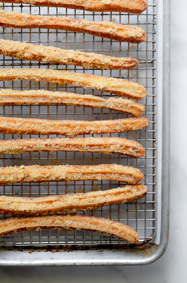 Banana Pudding Churros // magicaltreatsathome.com