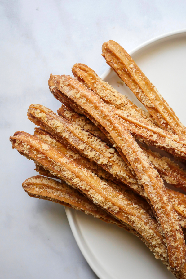 Banana Pudding Churros // magicaltreatsathome.com