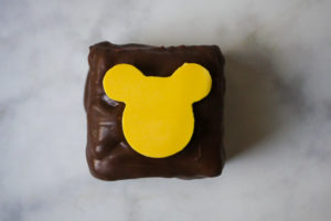 Mickey S'more Square // magicaltreatsathome.com