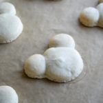 Mickey Mouse Mummy Macarons // magicaltreatsathome.com