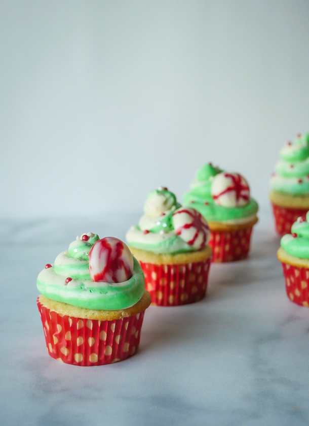 Disneyland Holiday Cupcakes 2019 // magicaltreatsathome.com