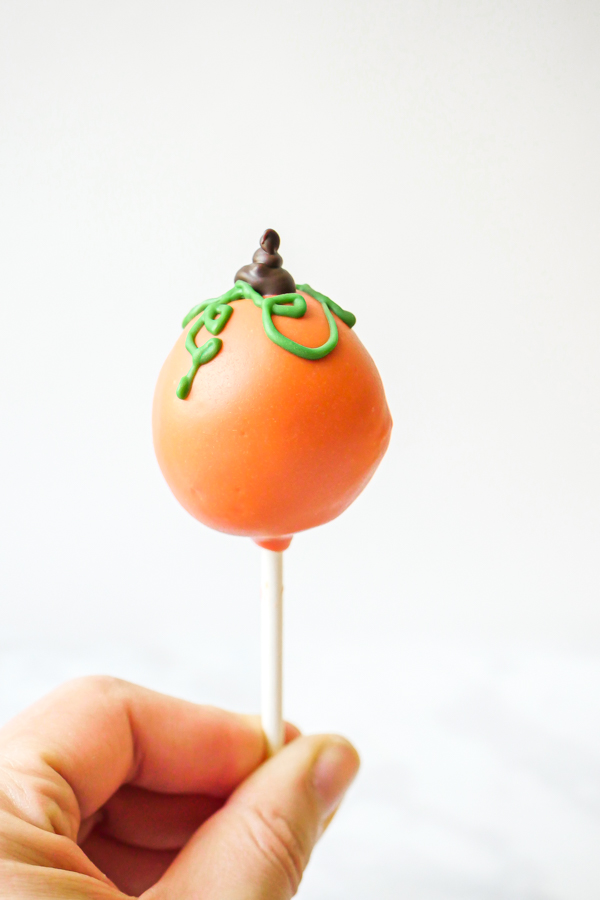 Pumpkin Spice Cake Pops // magicaltreatsathome.com