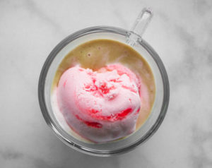 Peppermint Affogato // magicaltreatsathome.com