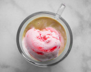 Peppermint Affogato // magicaltreatsathome.com