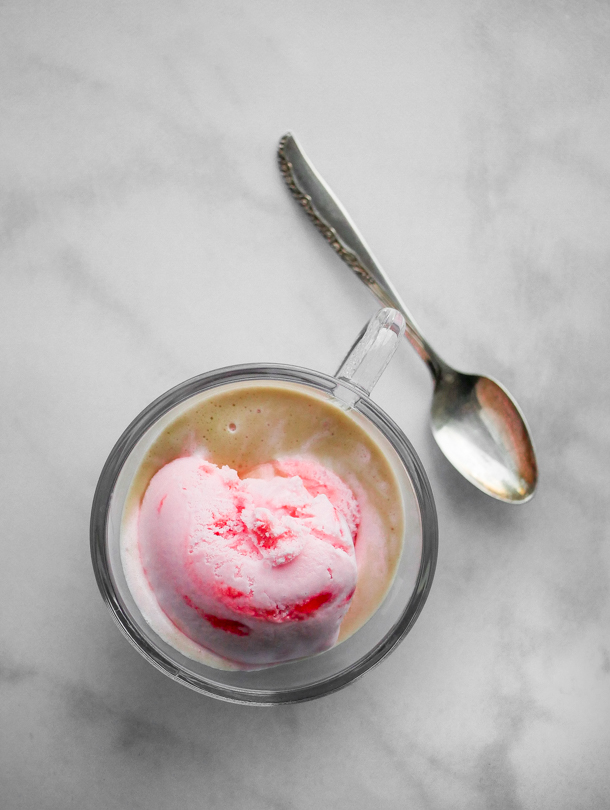 Peppermint Affogato // magicaltreatsathome.com