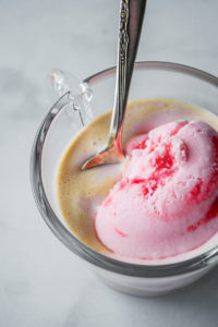 Peppermint Affogato // magicaltreatsathome.com