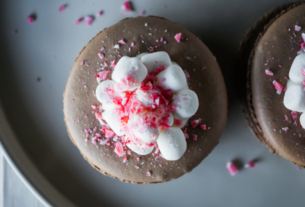 Hot Cocoa Macaron // magicaltreatsathome.com