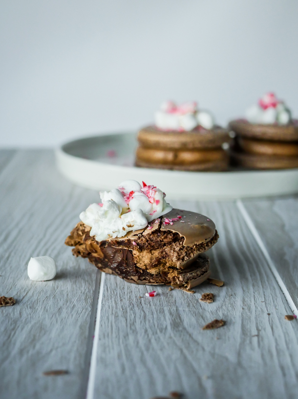 Hot Cocoa Macaron // magicaltreatsathome.com