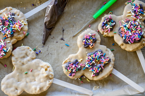 Mickey Mouse Peanut Butter Rice Krispie Treat Pops // magicaltreatsathome.com