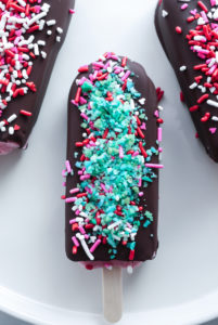 5 Minute Treats: Hand Dipped Ice Cream Bars // magicaltreatsathome.com