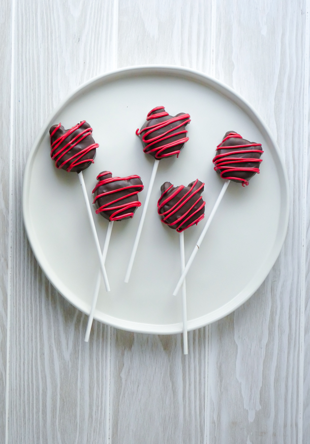 Mickey Mouse Red Velvet Cake Pop // magicaltreatsathome.com