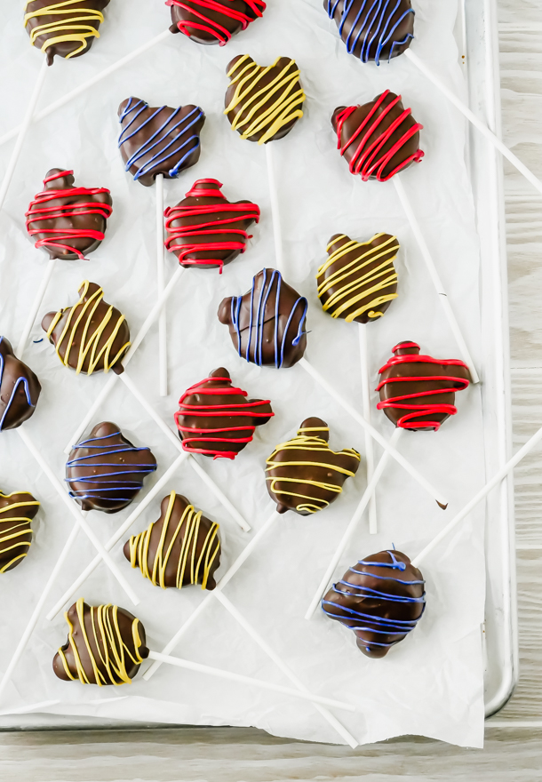 Mickey Mouse Cake Pops: chocolate, vanilla, and red velvet // magicaltreatsathome.com