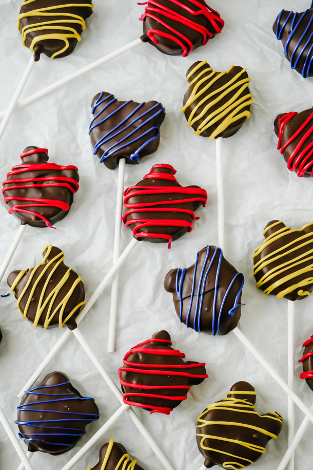 Mickey Mouse Cake Pops: chocolate, vanilla, and red velvet // magicaltreatsathome.com