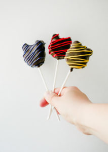 Mickey Mouse Cake Pops: chocolate, vanilla, and red velvet // magicaltreatsathome.com