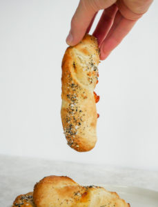 Cheddar Garlic Bagel Twists // magicaltreatsathome.com