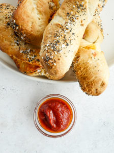 Cheddar Garlic Bagel Twists // magicaltreatsathome.com