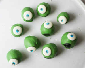 Disney Inspired: Mike Wazowski Cake Balls // magicaltreatsathome.com