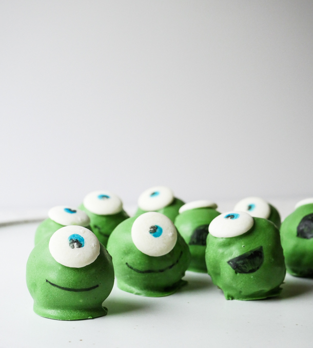 Disney Inspired: Mike Wazowski Cake Balls // magicaltreatsathome.com