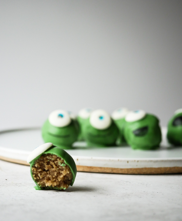 Disney Inspired: Mike Wazowski Cake Balls // magicaltreatsathome.com