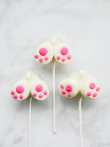 Bunny Butt Cake Pops // magicaltreatsathome.com