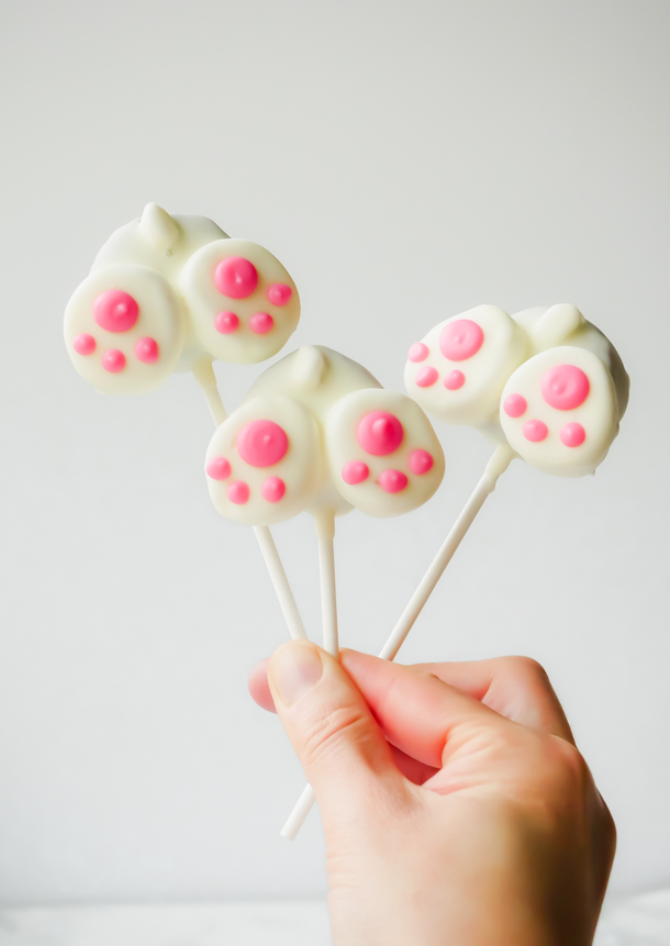 Bunny Butt Cake Pops // magicaltreatsathome.com