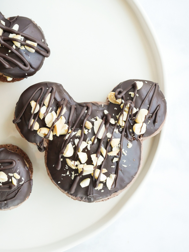 Mickey Caramel-Peanut-Milk Chocolate Macaron // magicaltreatsathome.com