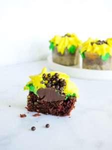 African Sunshine Sunflower Cupcake // magicaltreatsathome.com