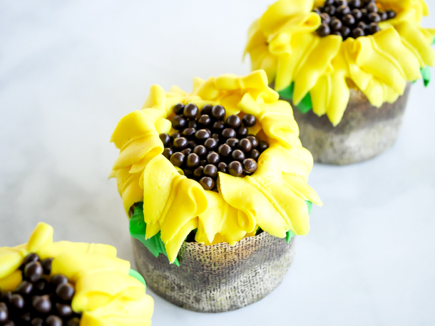 African Sunshine Sunflower Cupcake // magicaltreatsathome.com