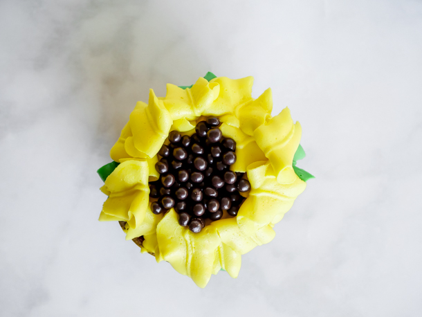 African Sunshine Sunflower Cupcake // magicaltreatsathome.com