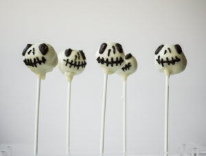 Jack Skellington Cake Pops // magicaltreatsathome.com