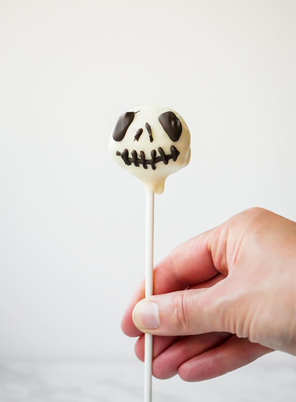 Jack Skellington Cake Pops // magicaltreatsathome.com