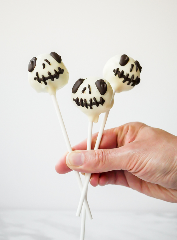 Jack Skellington Cake Pops // magicaltreatsathome.com