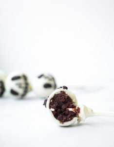 Jack Skellington Cake Pops // magicaltreatsathome.com