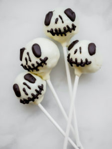 Jack Skellington Cake Pops // magicaltreatsathome.com