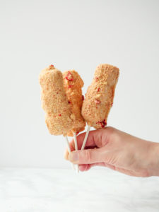 Strawberry Shortcake Marshmallow Wands // magicaltreatsathome.com