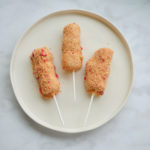 Strawberry Shortcake Marshmallow Wands // magicaltreatsathome.com