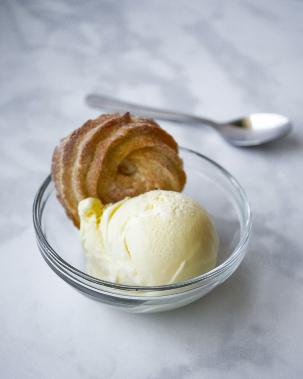 Churro Ice Cream Sandwich // magicaltreatsathome.com