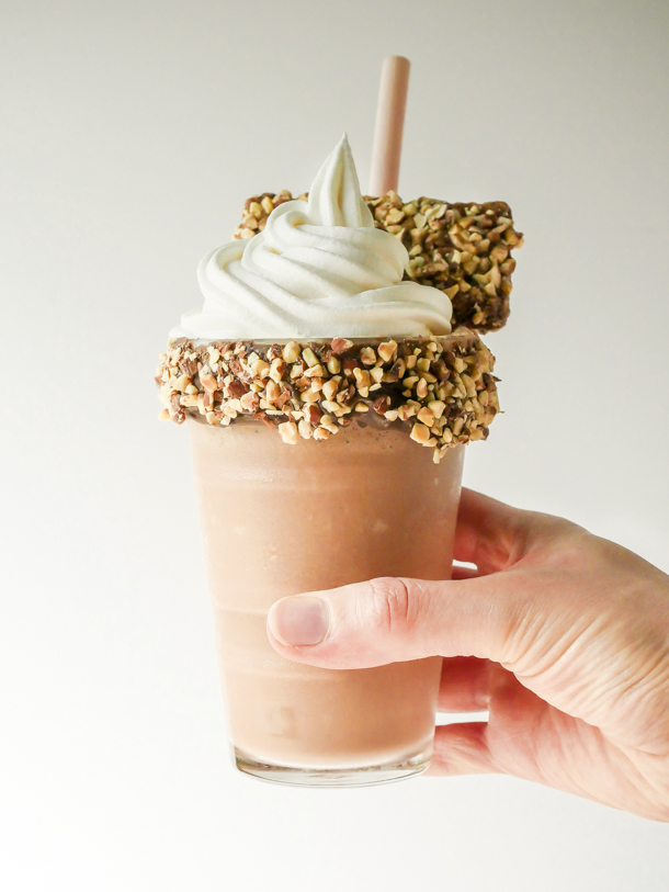 Almond Mocha Shake // magicaltreatsathome.com