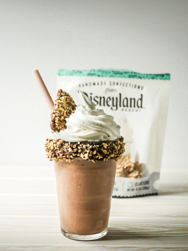 Almond Mocha Shake // magicaltreatsathome.com