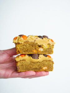 Peanut Butter Blondie for peanut butter lovers // magicaltreatsathome.com