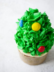 Christmas Tree Cupcakes // magicaltreatsathome.com