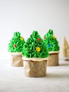 Christmas Tree Cupcakes // magicaltreatsathome.com