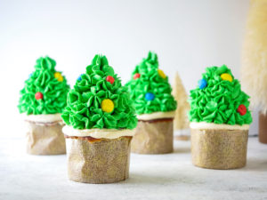 Christmas Tree Cupcakes // magicaltreatsathome.com