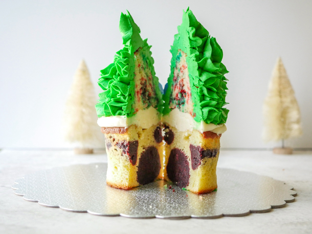 Christmas Tree Cupcakes // magicaltreatsathome.com